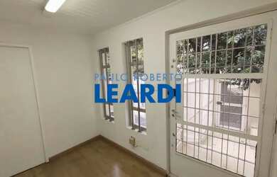 Imagem: O depósito possui 2 Vagas na garagem, 212m² de Área e está