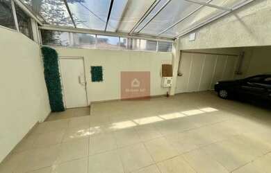 Imagem: A casa possui 3 Dormitórios, 5 Banheiros, 3 Vagas na garagem