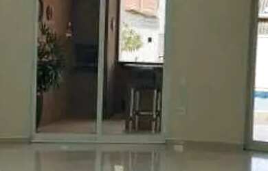 Imagem: A casa em condomínio possui 4 Dormitórios, 5 Banheiros, 4