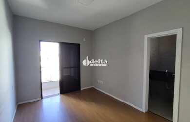 Imagem 12: Casa com 3 suítes disponível para locação no bairro Bosque dos Buritis...