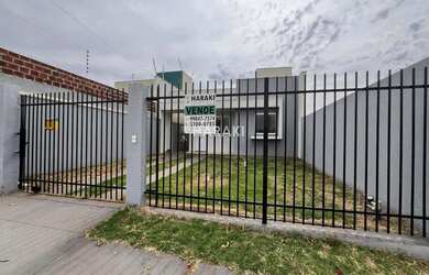 Imagem: A casa possui 2 Dormitórios, 1 Banheiro, 3 Vagas na garagem