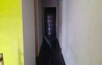 Imagem: A casa possui 5 Dormitórios, 2 Banheiros, 4 Vagas na garagem