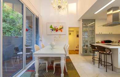 Imagem: A casa em condomínio possui 2 Dormitórios, 3 Banheiros, 2