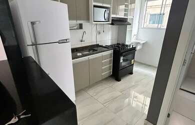 Imagem: O apartamento possui 2 Dormitórios, 1 Banheiro, 1 Vaga na garagem