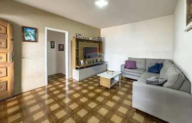 Imagem: A casa possui 2 Dormitórios, 1 Banheiro, 5 Vagas na garagem