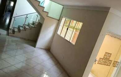 Imagem: O depósito possui 4 Vagas na garagem, 258m² de Área, Imóvel