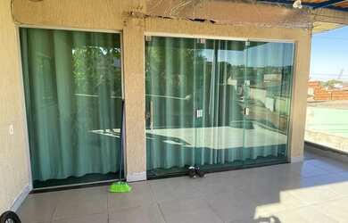 Imagem: A casa possui 4 Dormitórios, 3 Banheiros, 5 Vagas na garagem