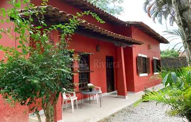 Imagem: A casa possui 3 Dormitórios, 2 Banheiros, 4 Vagas na garagem