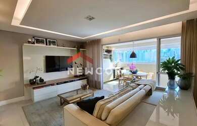 Imagem: O apartamento possui 4 Dormitórios, 3 Banheiros, 3 Vagas na