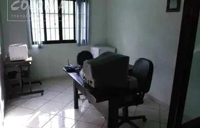 Imagem: O depósito possui 3 Vagas na garagem, 170m² de Área e está