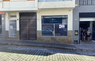 Imagem: O depósito possui 255m² de Área e está localizado em Centro