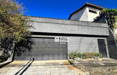 Imagem: A casa possui 5 Dormitórios, 3 Banheiros, 241m² de Área e