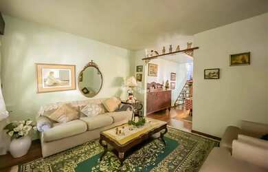 Imagem: A casa possui 3 Dormitórios, 3 Banheiros, 5 Vagas na garagem