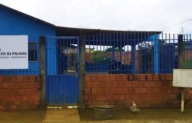 Imagem: A casa possui 2 Dormitórios, 1 Banheiro, 2 Vagas na garagem