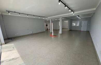 Imagem: O depósito possui 3 Vagas na garagem e 140m² de Área e está