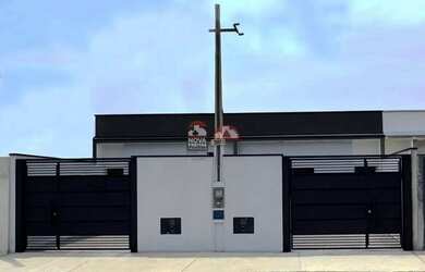 Imagem: A casa possui 2 Dormitórios, 1 Banheiro, 2 Vagas na garagem