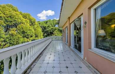 Imagem 7: Mansão Luxuosa com Vista Deslumbrante para o Mar em Condomínio Exclusivo