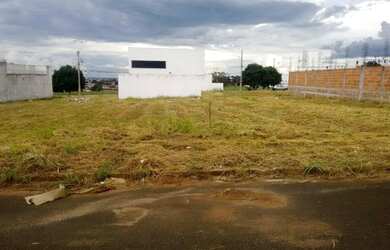 Imagem: O terreno possui 300m² de Área e está localizado em Patrimônio