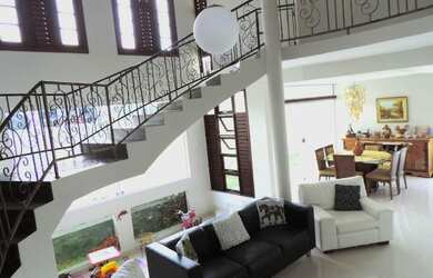 Imagem: A casa em condomínio possui 5 Dormitórios, 5 Banheiros, 4