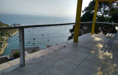 Imagem: A casa possui 4 Dormitórios, 3 Banheiros, 2 Vagas na garagem