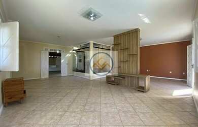 Imagem: A casa em condomínio possui 5 Dormitórios, 4 Banheiros, 5