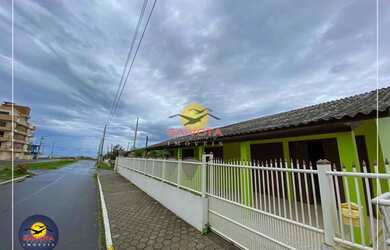 Imagem: A casa possui 5 Dormitórios, 2 Banheiros, 1 Vaga na garagem