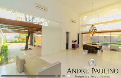 Imagem: A casa em condomínio possui 5 Dormitórios, 3 Banheiros, 725m²