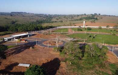 Imagem: O terreno à venda possui 1000m² de Área e está localizado