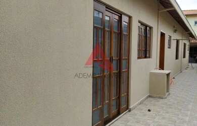 Imagem: A casa possui 2 Dormitórios, 4 Banheiros, 2 Vagas na garagem