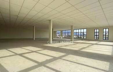 Imagem: O depósito possui 5 Vagas na garagem, 2.422m² de Área e