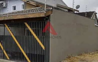 Imagem: A casa possui 2 Dormitórios, 1 Banheiro, 2 Vagas na garagem