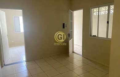 Imagem: A casa possui 2 Dormitórios, 1 Banheiro, 2 Vagas na garagem