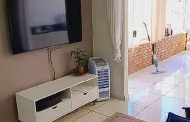 Imagem: A casa em condomínio possui 2 Dormitórios, 1 Banheiro, 2 Vagas