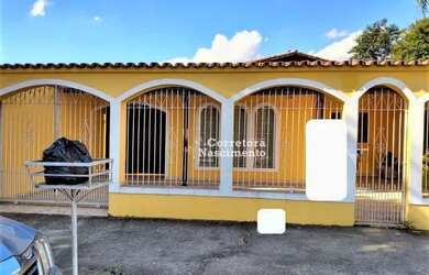 Imagem: A casa possui 5 Dormitórios, 1 Banheiro, 5 Vagas na garagem