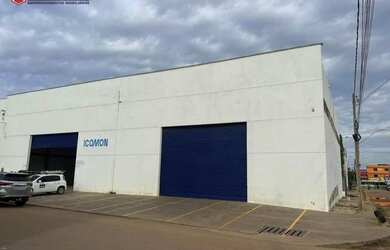 Imagem: O depósito para alugar possui 5 Vagas na garagem e 720m² de