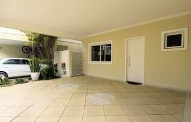 Imagem: A casa em condomínio possui 4 Dormitórios, 3 Banheiros, 2