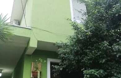 Imagem: A casa possui 5 Dormitórios, 2 Banheiros, 2 Vagas na garagem