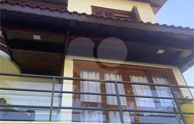 Imagem: A casa em condomínio possui 3 Dormitórios, 3 Banheiros, 3