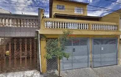 Imagem: A casa possui 5 Dormitórios, 3 Banheiros, 3 Vagas na garagem