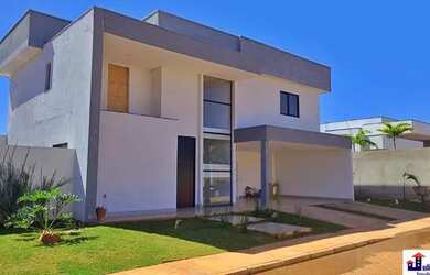 Imagem: A casa em condomínio possui 4 Dormitórios, 5 Banheiros, 2