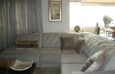 Imagem: O apartamento possui 3 Dormitórios, 1 Banheiro, 3 Vagas na