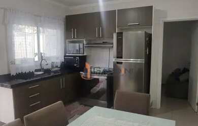 Imagem: A casa possui 3 Dormitórios, 4 Banheiros, 5 Vagas na garagem