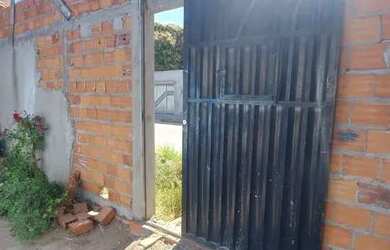 Imagem: A casa possui 2 Dormitórios, 2 Banheiros, 1 Vaga na garagem