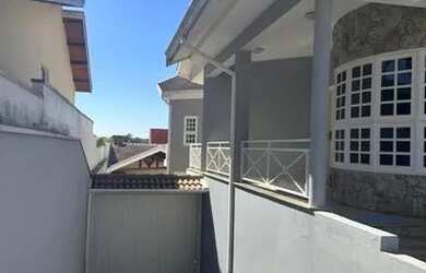 Imagem: A casa em condomínio possui 3 Dormitórios, 2 Banheiros, 4