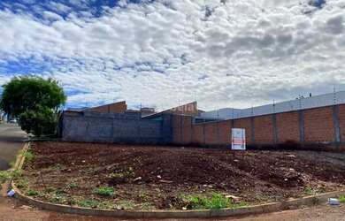 Imagem: O terreno está localizado em Apucarana, PR à venda por R$98.000