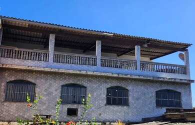 Imagem: A casa possui 3 Dormitórios, 2 Banheiros, 200m² de Área e