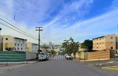 Imagem: O apartamento possui 3 Dormitórios, 1 Banheiro, 1 Vaga na garagem