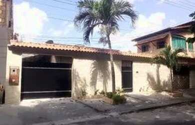 Imagem: A casa possui 3 Dormitórios, 1 Banheiro, 5 Vagas na garagem