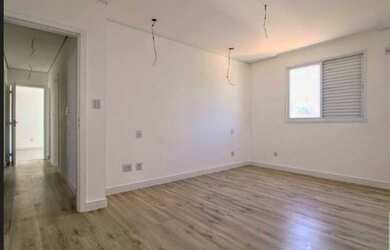 Imagem: O apartamento possui 4 Dormitórios, 4 Banheiros, 2 Vagas na