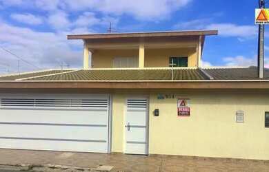 Imagem: A casa possui 3 Dormitórios, 2 Banheiros, 4 Vagas na garagem